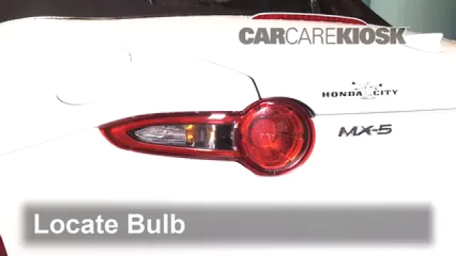 2016 Mazda MX-5 Miata Grand Touring 2.0L 4 Cyl. Éclairage Feu stop (remplacer ampoule)